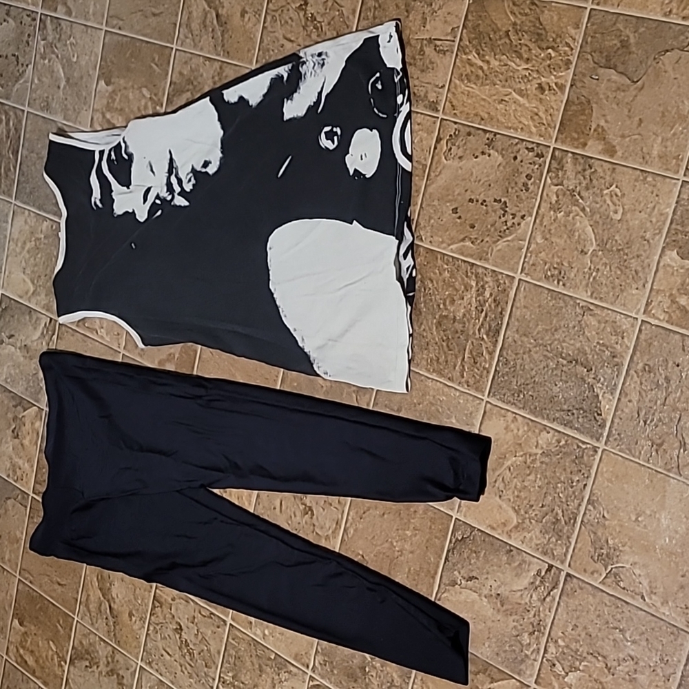 Rocker Distressed Look - Picture 2 of 4